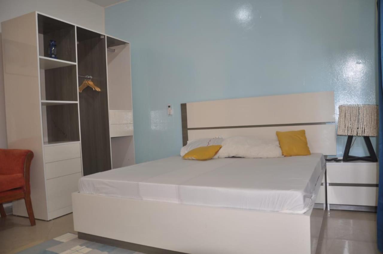 " Le Nid Douillet ", Un Fabuleux Studio, Calme, Cosy Et Bien Climatise Au Centre De Saly Exterior photo
