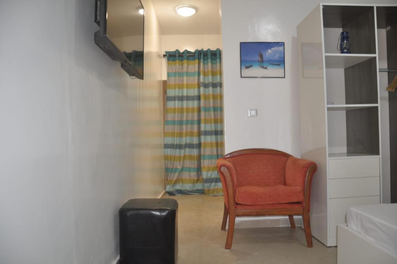 " Le Nid Douillet ", Un Fabuleux Studio, Calme, Cosy Et Bien Climatise Au Centre De Saly Exterior photo