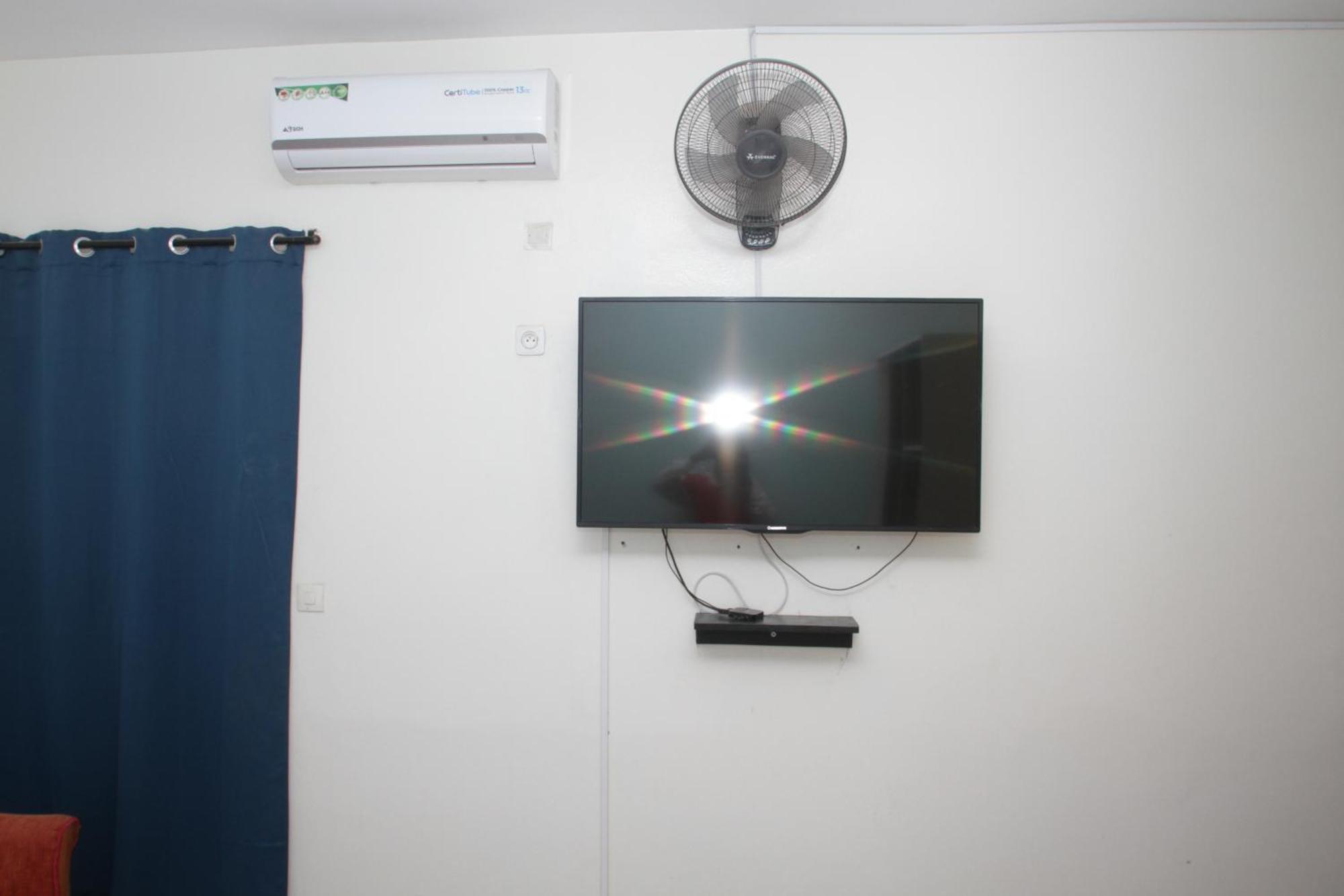 " Le Nid Douillet ", Un Fabuleux Studio, Calme, Cosy Et Bien Climatise Au Centre De Saly Exterior photo