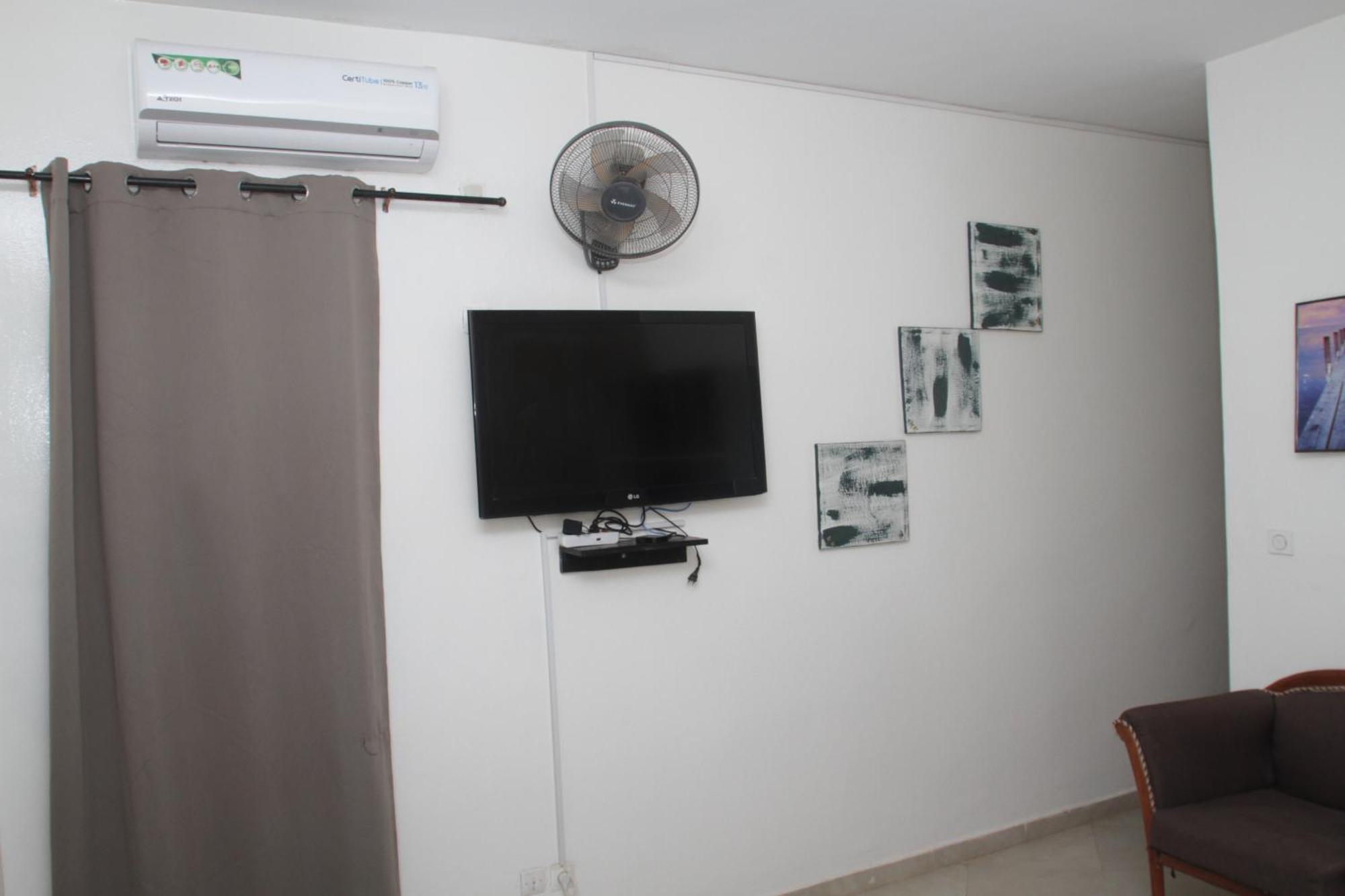 " Le Nid Douillet ", Un Fabuleux Studio, Calme, Cosy Et Bien Climatise Au Centre De Saly Exterior photo