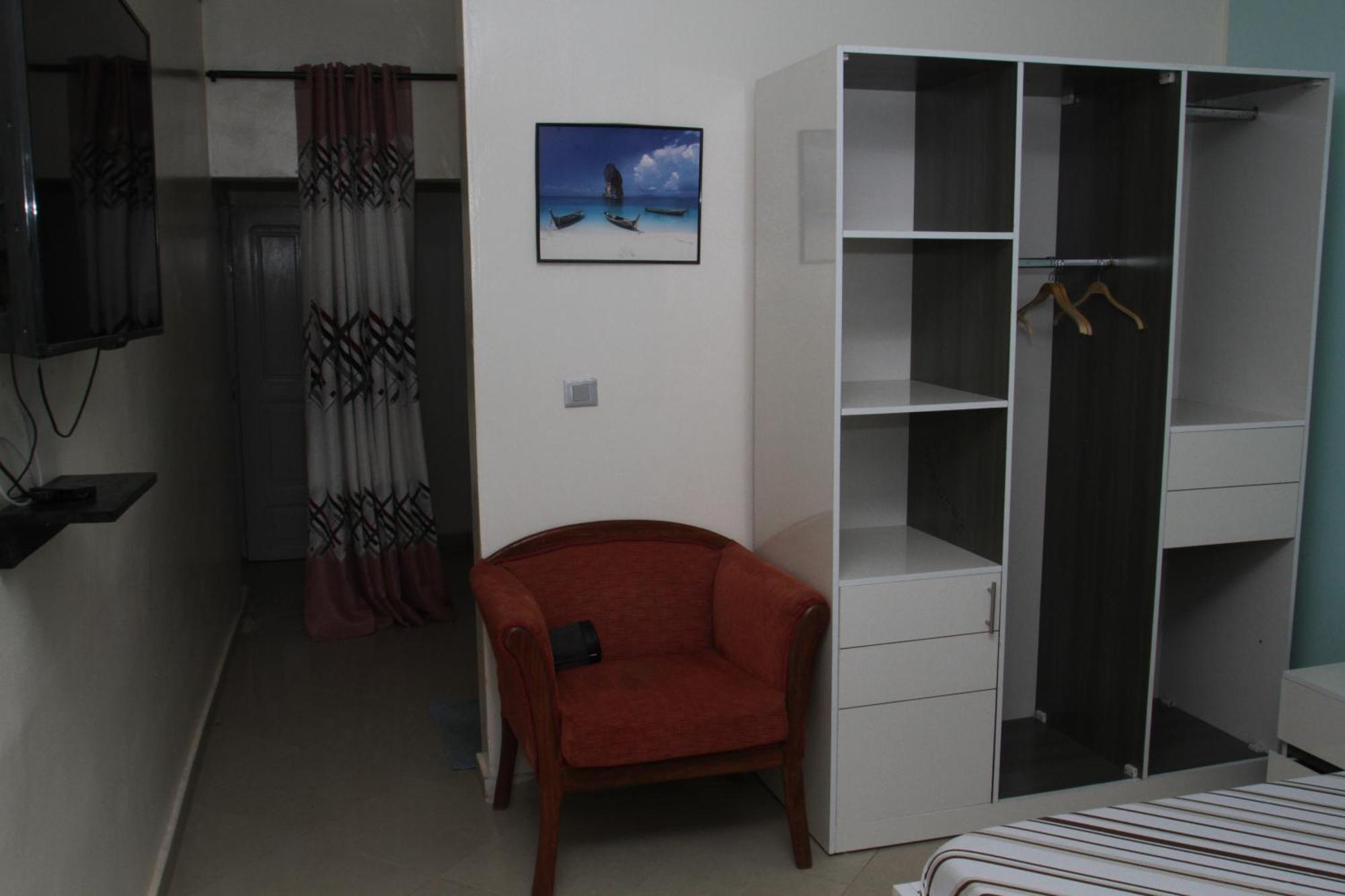" Le Nid Douillet ", Un Fabuleux Studio, Calme, Cosy Et Bien Climatise Au Centre De Saly Exterior photo